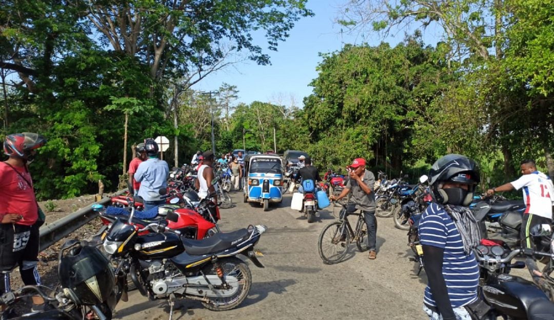 Los habitantes exigen arreglo de las canchas deportivas y reductores de velocidad