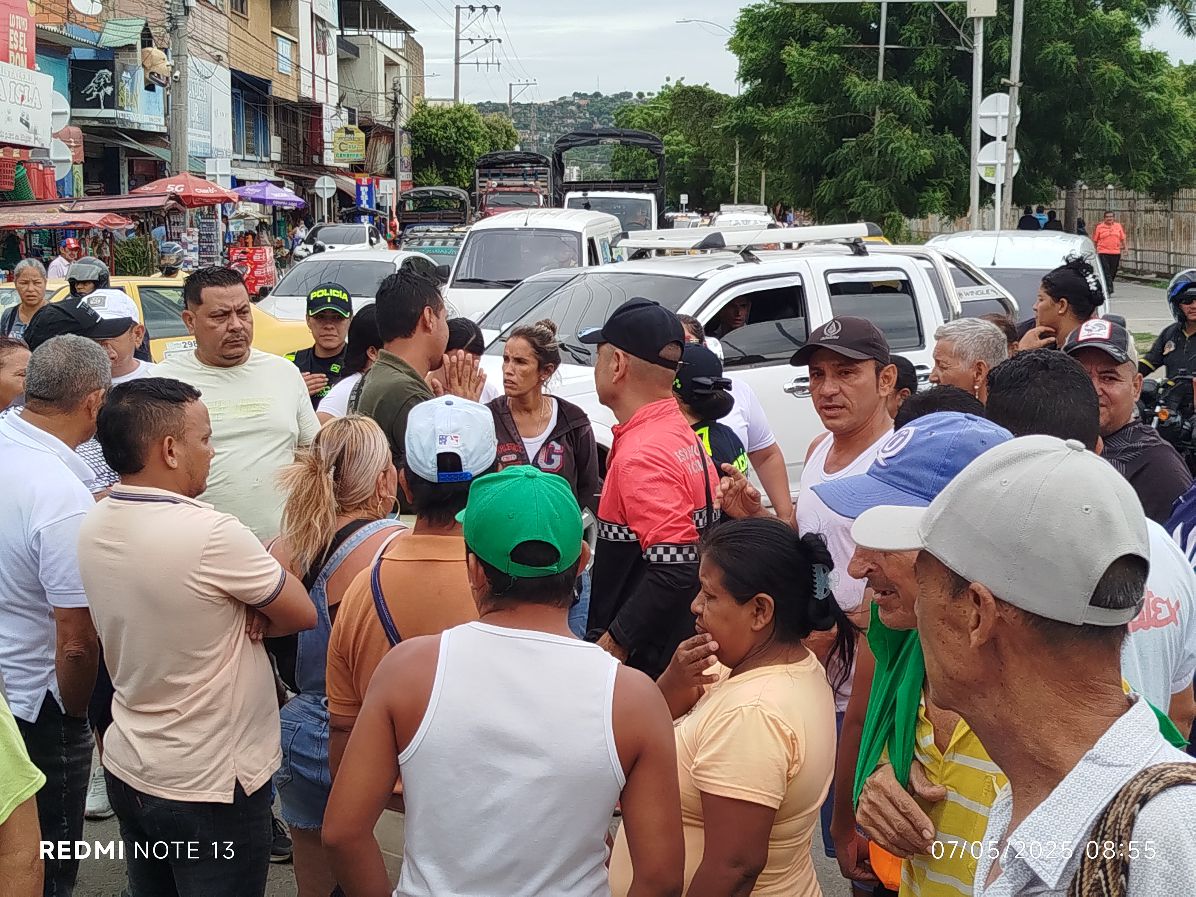 Vendedores informales protestaron en rechazo a la nueva política del espacio público en Cúcuta. / Foto: Caracol Radio Cúcuta.
