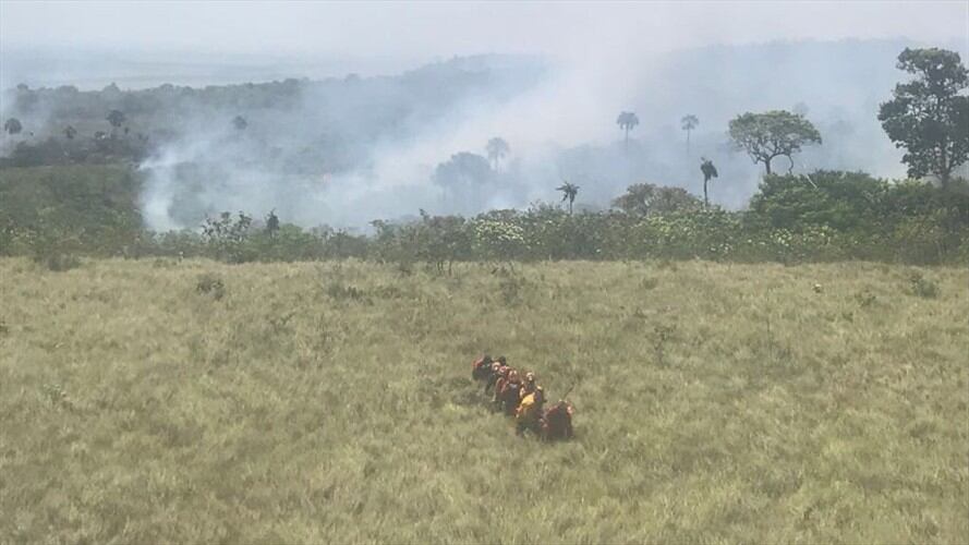Preocupación por incendio en La Macarena que podría llegar a Caño Cristales. Foto: Fuerza Aérea
