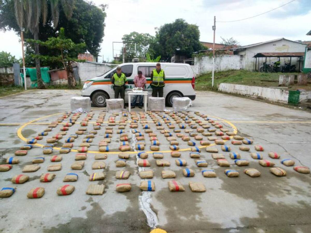 Incautan casi 130 kilos de marihuana prensada transportadas en un camión en Puerto Boyacá