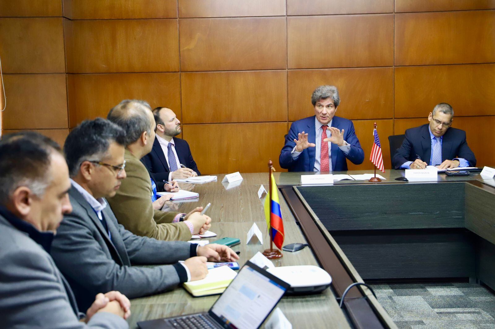 Reuniones del subsecretario de Estado para el Crecimiento Económico, Energía y Medioambiente, José W. Fernández, en Colombia.
(Foto: Twitter @State_E)