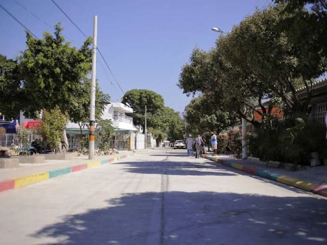 Después de 30 años, calles de San Fernando en Cartagena son pavimentadas
