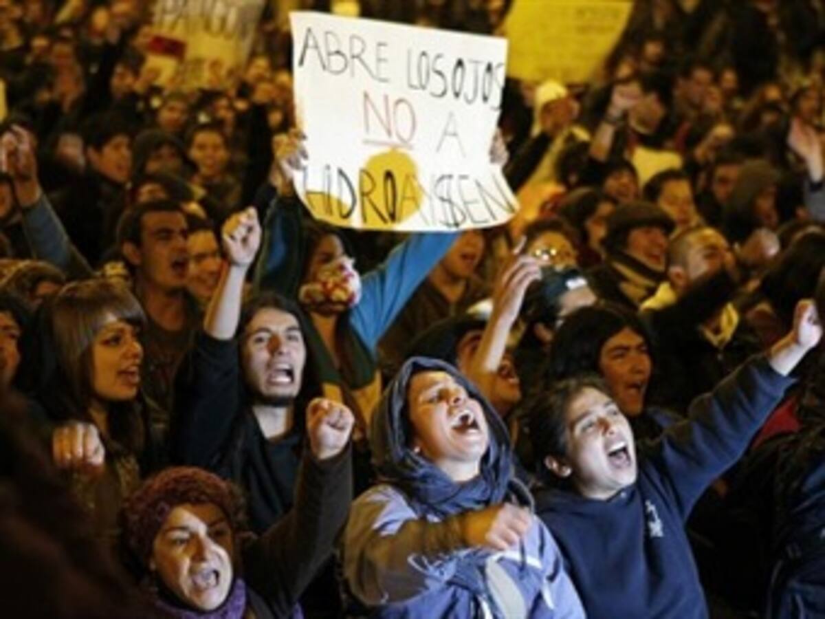 Nueva marcha en Santiago contra megaproyecto hidroeléctrico en la Patagonia