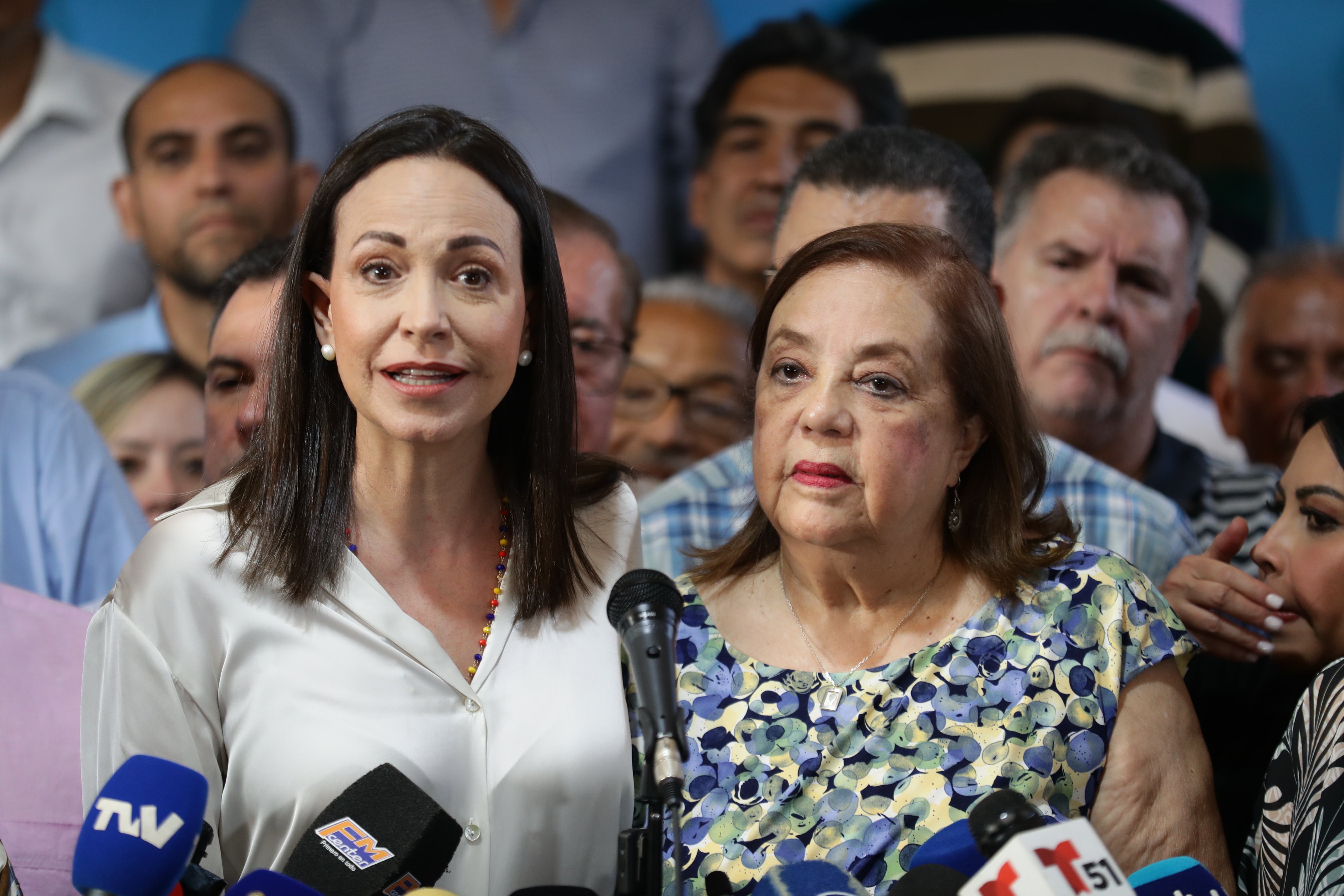 La líder antichavista María Corina Machado y Corina Yoris. EFE/ Rayner Peña R.