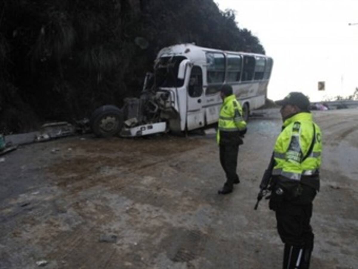 Fiscalía y empresa Arauca evalúan posibles causas de accidente de bus que dejó 11 muertos