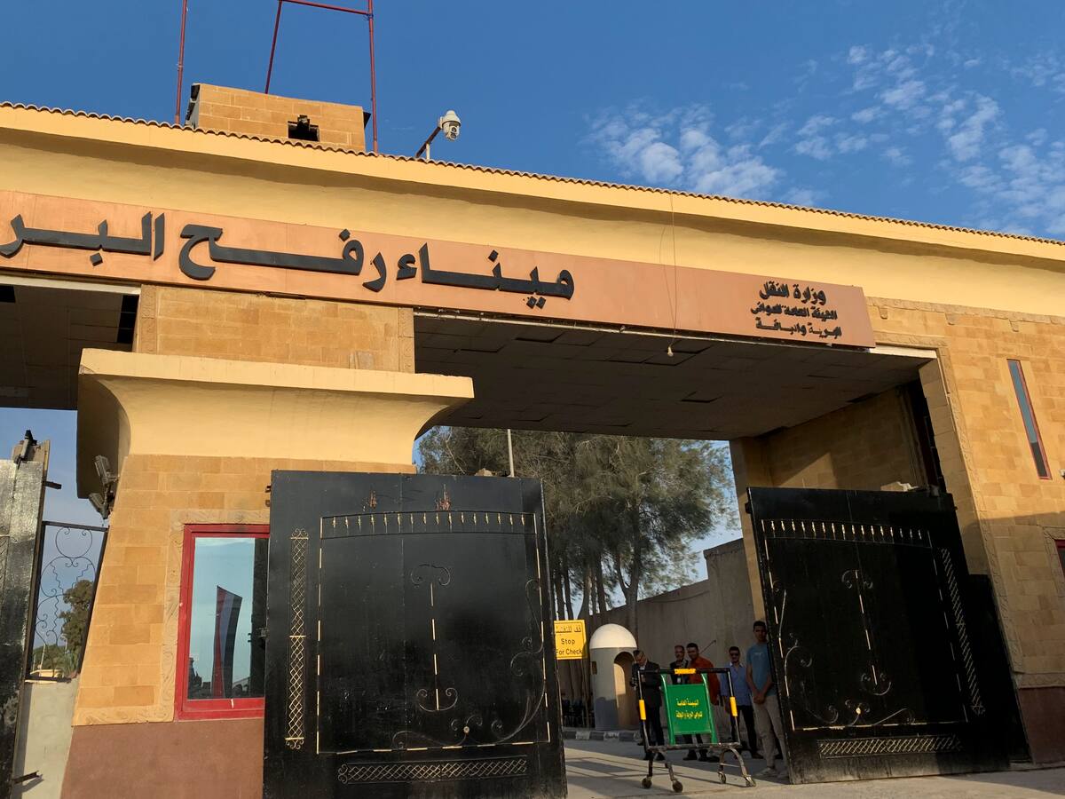 Son trasladadas a Egipto las primeras personas heridas en Gaza