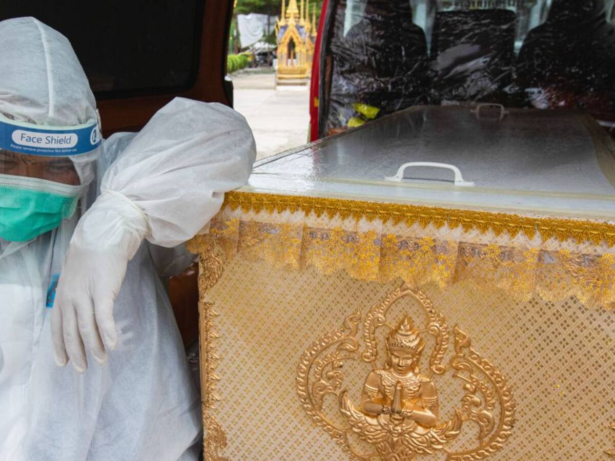 Alerta en países de Asia por récords de nuevos contagios de COVID-19