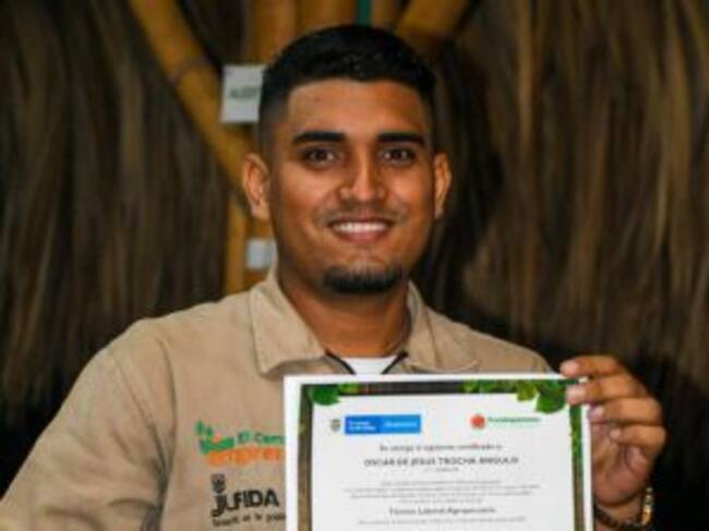Uno de los beneficiados como Técnico Laboral Agropecuario