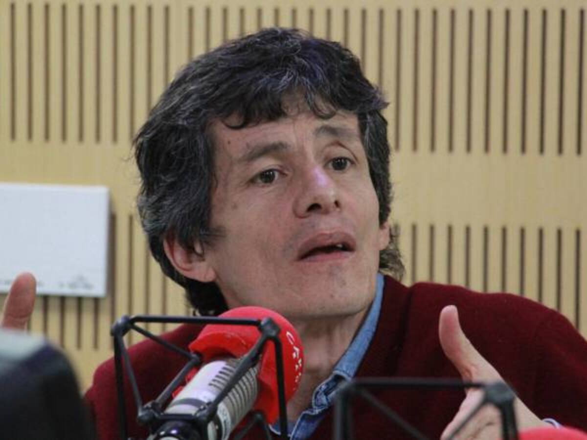 Un candidato presidencial está obligado a presentar pruebas: Flórez