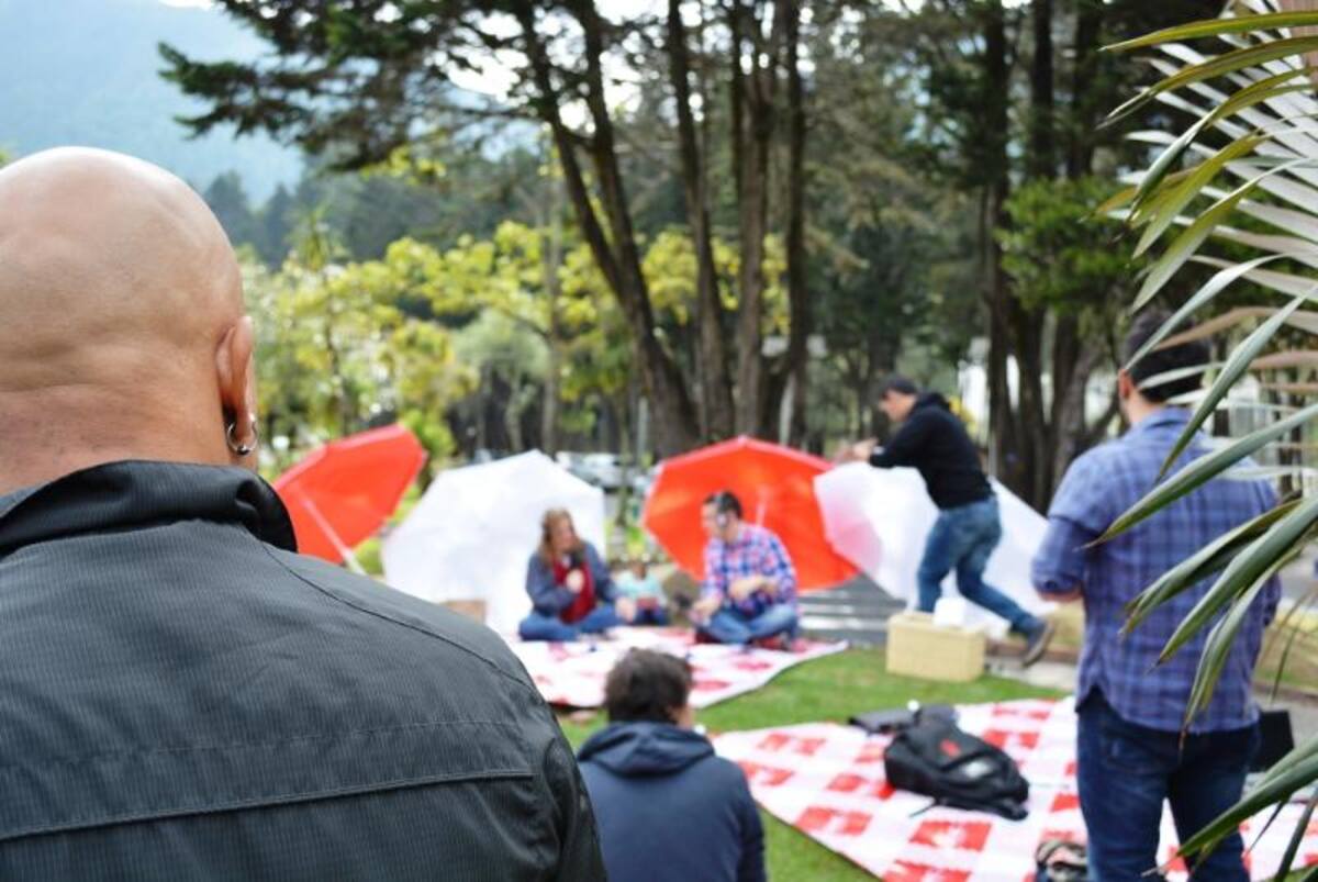 Norberto Vallejo, observando el programa y la logística