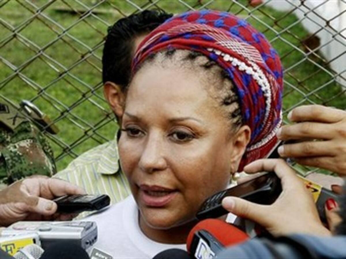 Póngale la firma que lograremos la libertad de todos los secuestrados: Piedad Córdoba