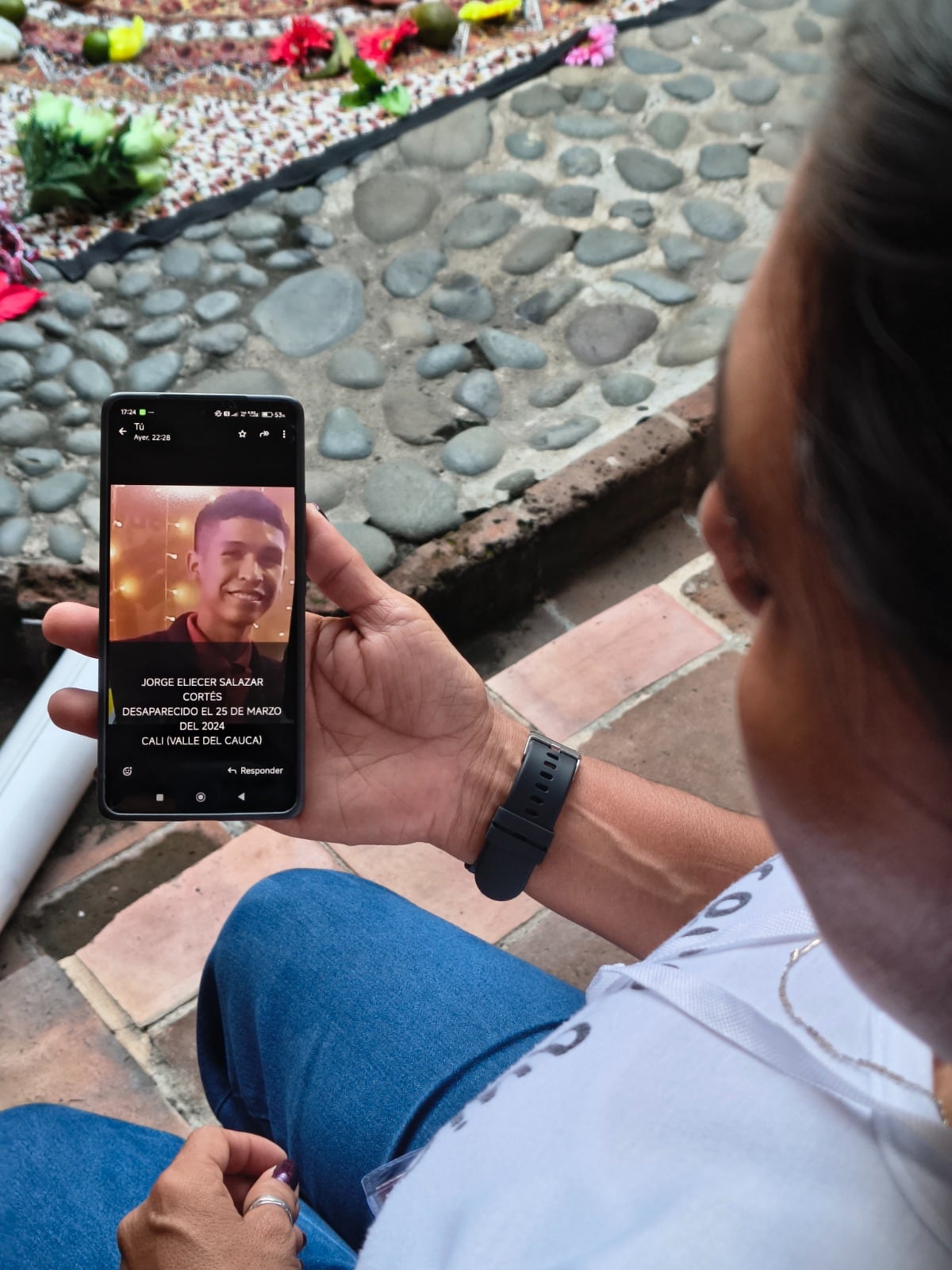 En la segunda entrega de la serie periodística “Las Buscadoras”, Jazmín Salazar, desde el 25 de marzo del 2024, se convirtió en una “Mujer Buscadora” para hallar a su sobrino que desapareció en el barrio Floralia en Cali.