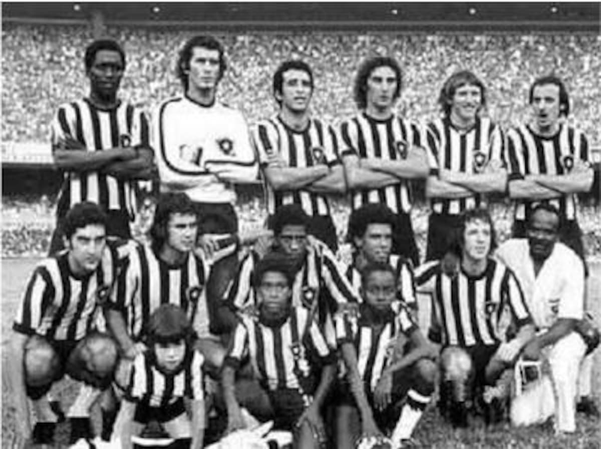 BOTAFOGO 1975ARRIBA IZQ-DER: Miranda, Wendell, Mauro Cruz, Osmar, Marinho Chagas y  Carbone.ABAJO MISMO ORDEN: Rogelio, Carlos Roberto, Puruca, Nilson Severino Dias y Dirceu Gimarao.