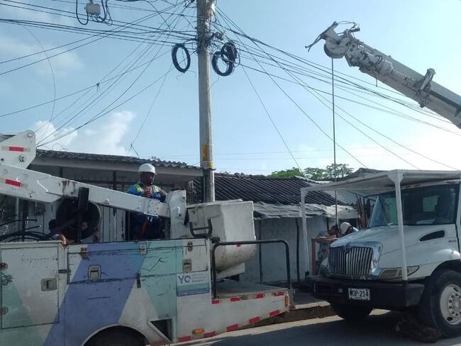 Trabajos de mantenimiento de la empresa de energía Air-e en Barranquilla./ Foto: Air-e