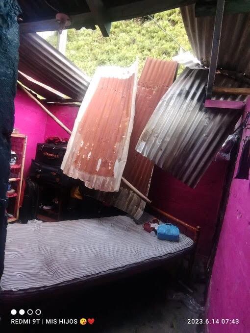 Las viviendas quedaron destechadas tras el fuerte vendaval. Foto: Dagran.