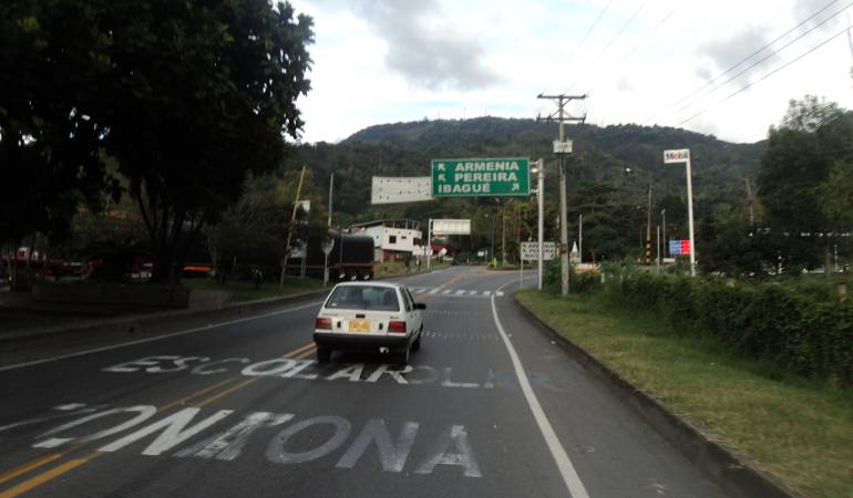 A diario 10.000 vehículos se movilizan por la vía La Línea