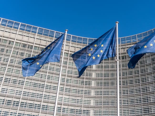 Acuerdo europeo garantiza 300 millones de dosis de vacunas para UE