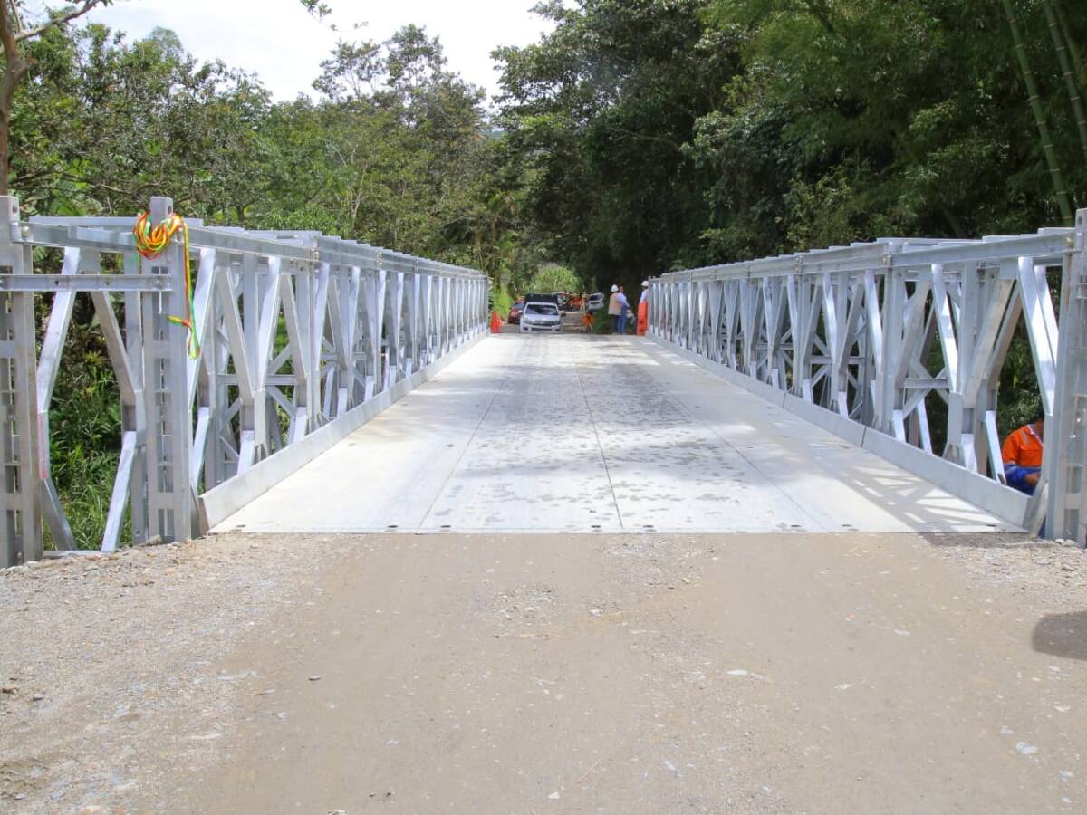 Se inauguró puente militar en la vía que comunica San Gil con Mogotes