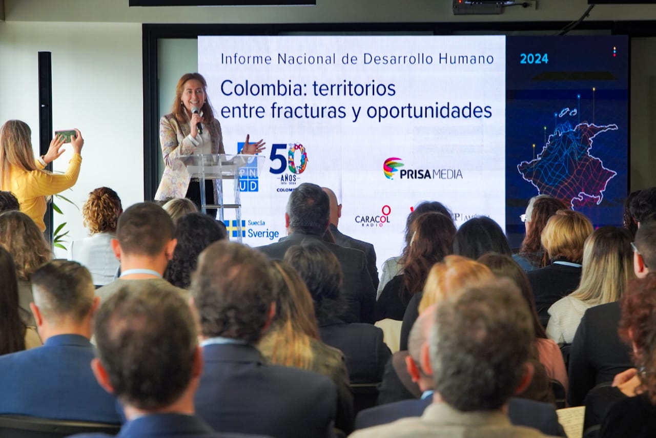 La presentación del informe 'Colombia: territorios entre fracturas y oportunidades' permitió actualizar la información sobre el Índice de Desarrollo Humano nacional después de una década. | Foto: Prisa Media