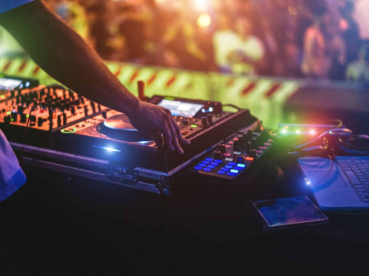 Monumentum 2025 Bogotá: arte, música y cultura en la fiesta electrónica GRATIS más grande del país