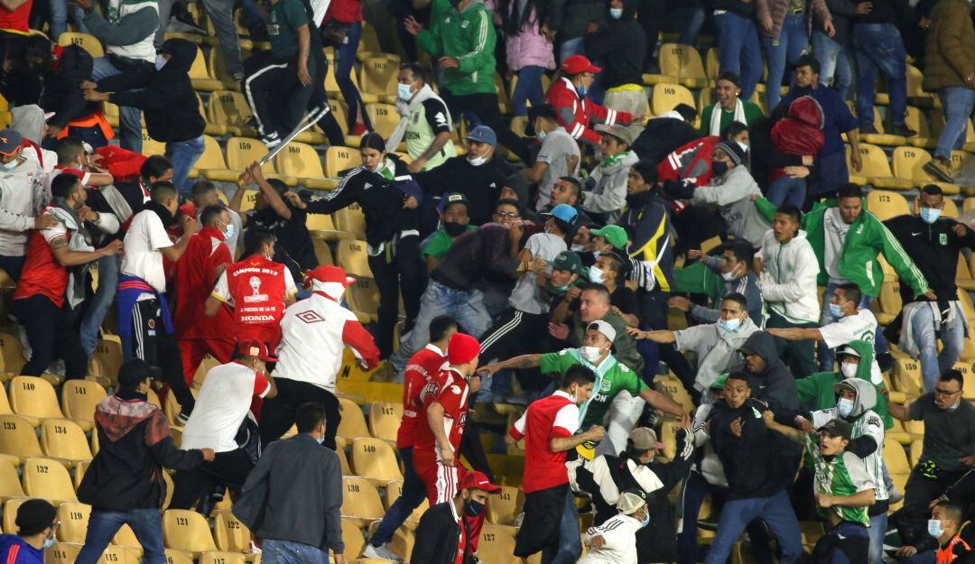 Violencia en el estadio El Campín