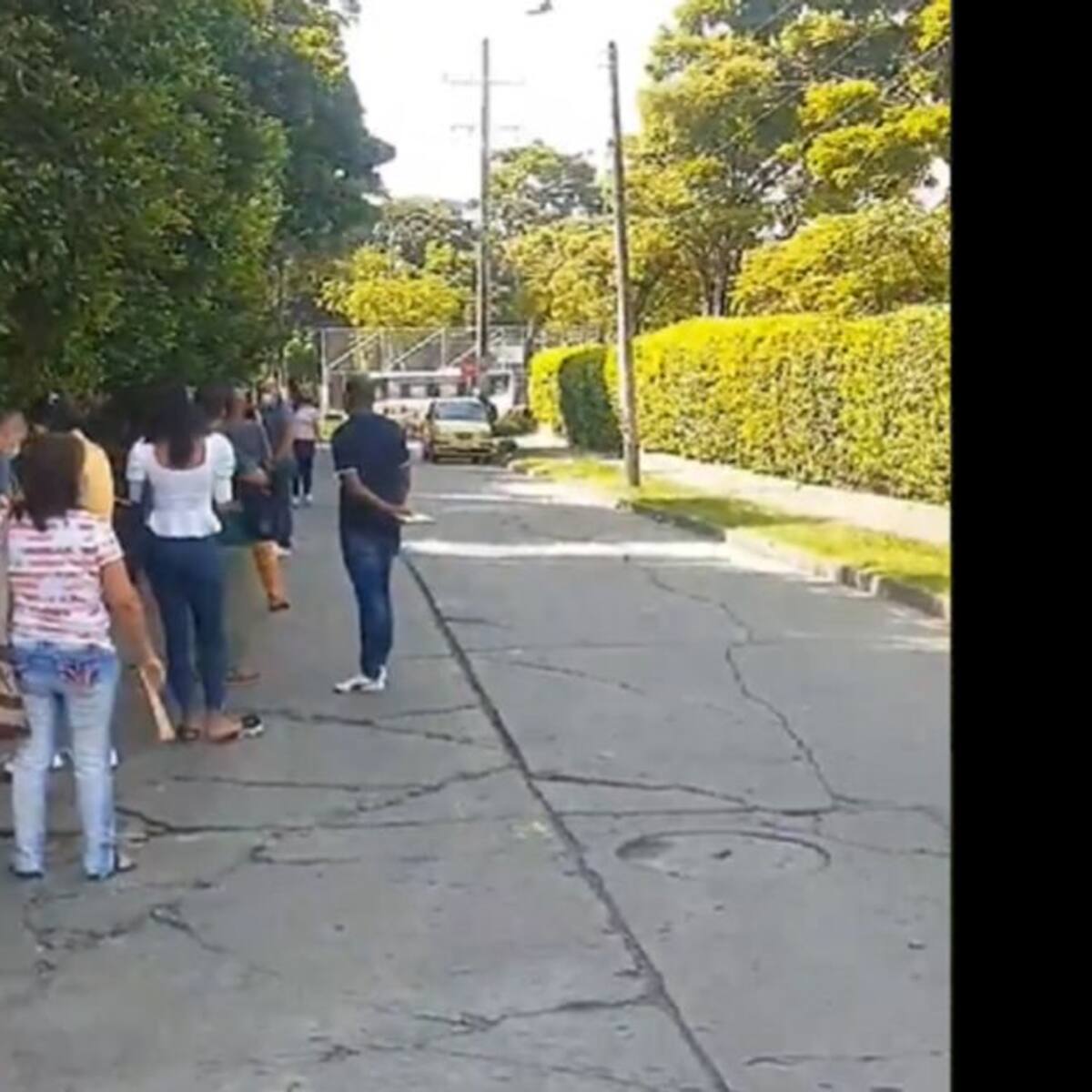 Padres se quejan porque colegios hacen matrícula presencial en un solo día