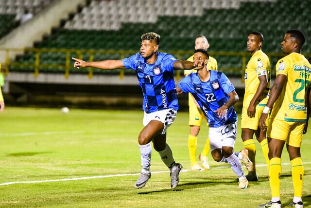 Jairo Molina celebra el único gol del encuentro / Colprensa.