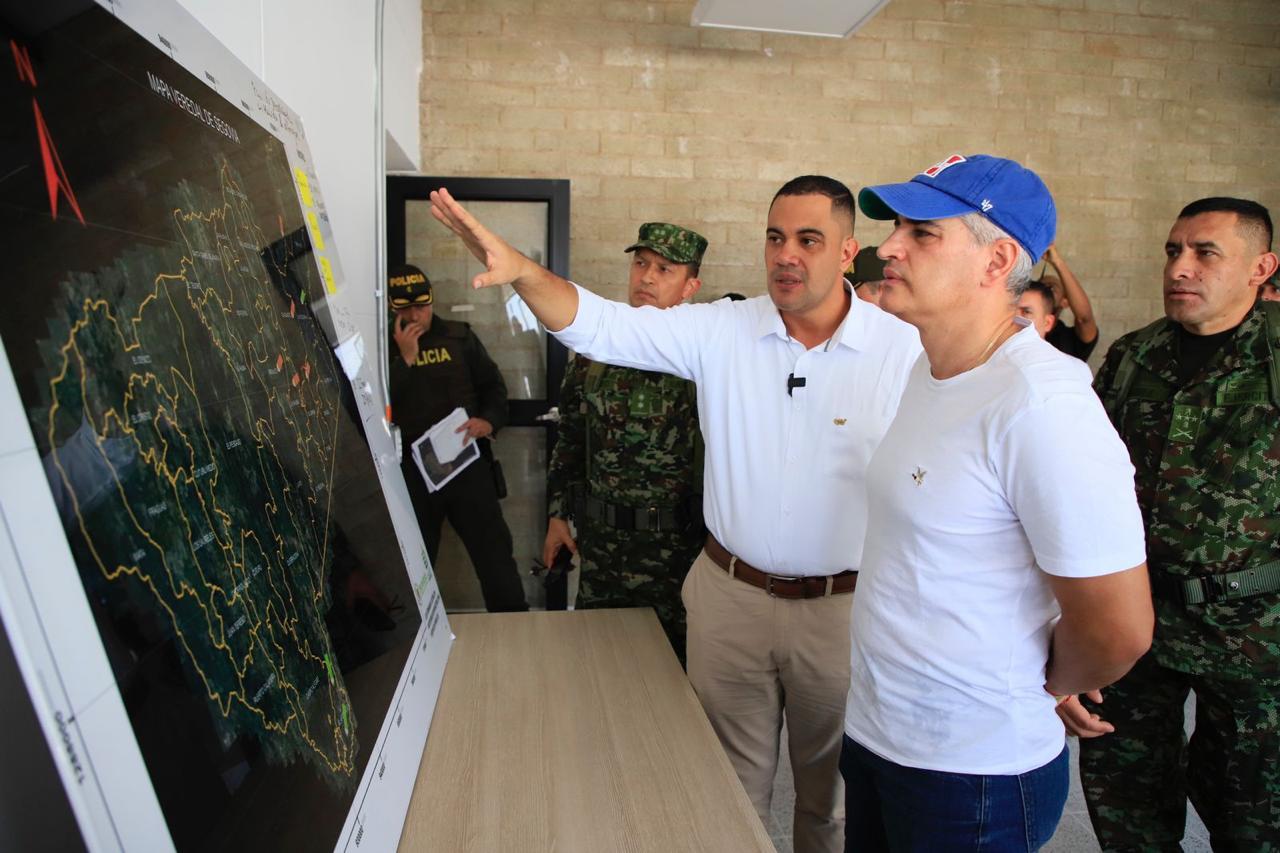 Gobernador de Antioquia en Segovia - foto gobernación