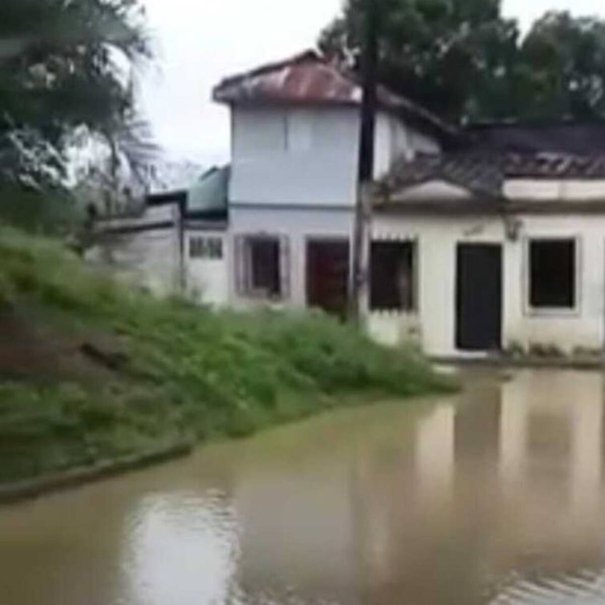 Cerca de 400 damnificados por inundaciones en La Virginia y Caimalito