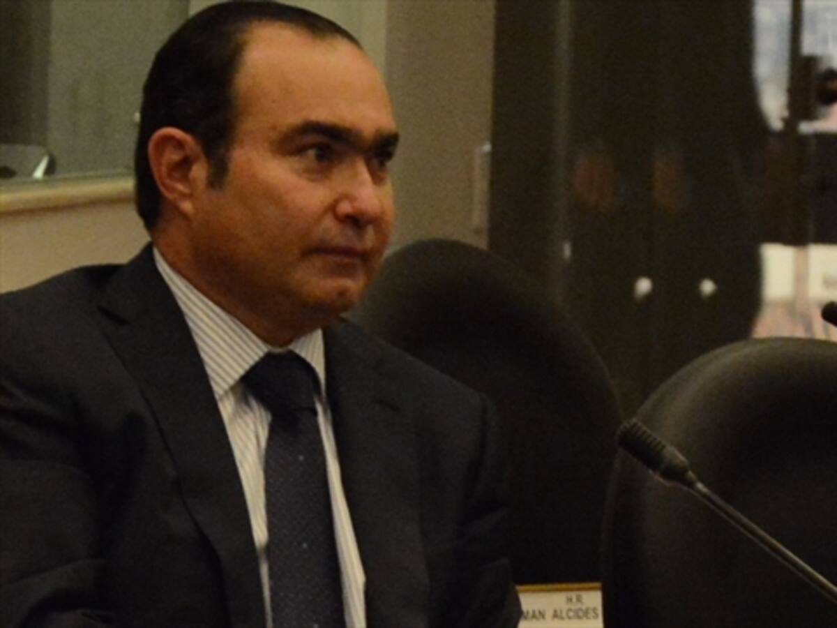 Presentan propuesta para retirar a Pretelt de presidencia de la Corte