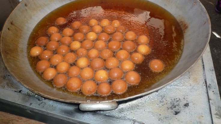 Buñuelos y natilla con IVA