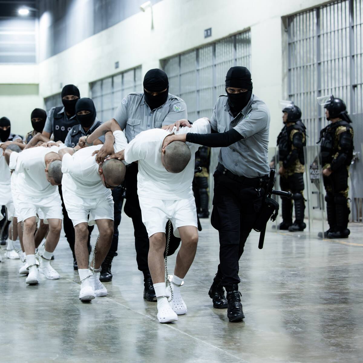 El Salvador aprueba imponer cadena perpetua a “homicidas, violadores y terroristas”