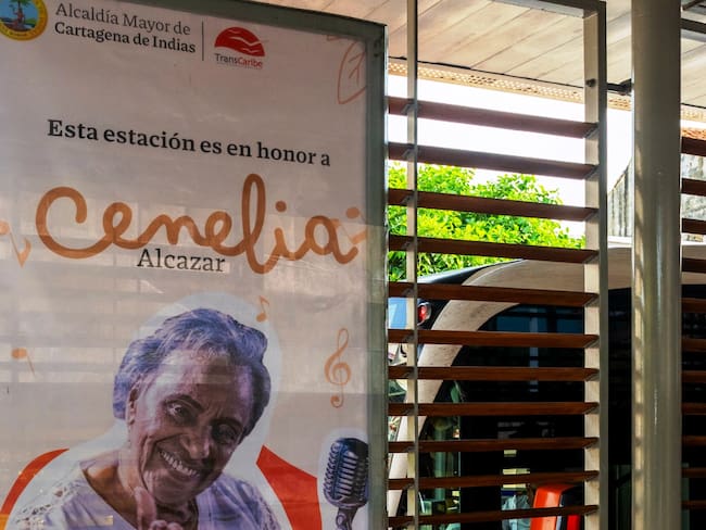 Transcaribe homenajea a Cenelia Alcázar en la estación Centro