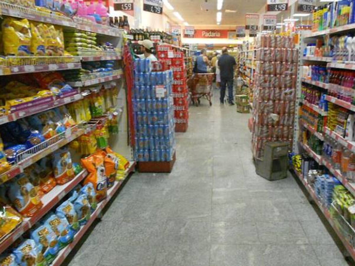Confianza del consumidor completa cuatro meses en terreno negativo