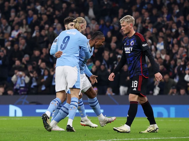 Manchester City define su pase con goleada al Copenhague.