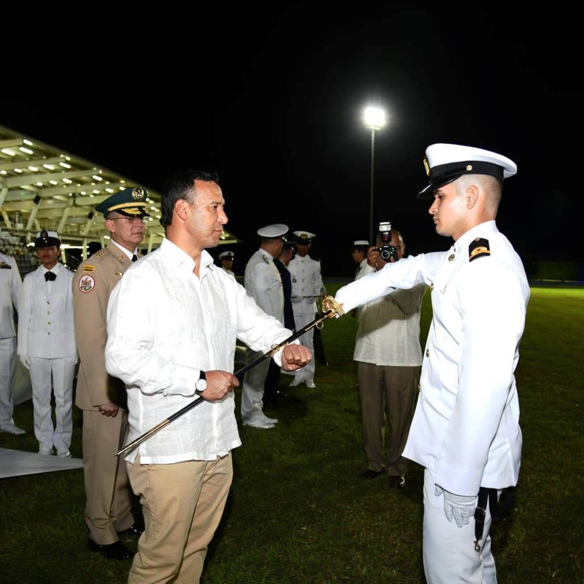 Ingresan al escalafón de oficiales de la Armada de Colombia 91 uniformados