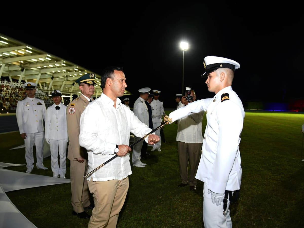 Ingresan al escalafón de oficiales de la Armada de Colombia 91 uniformados