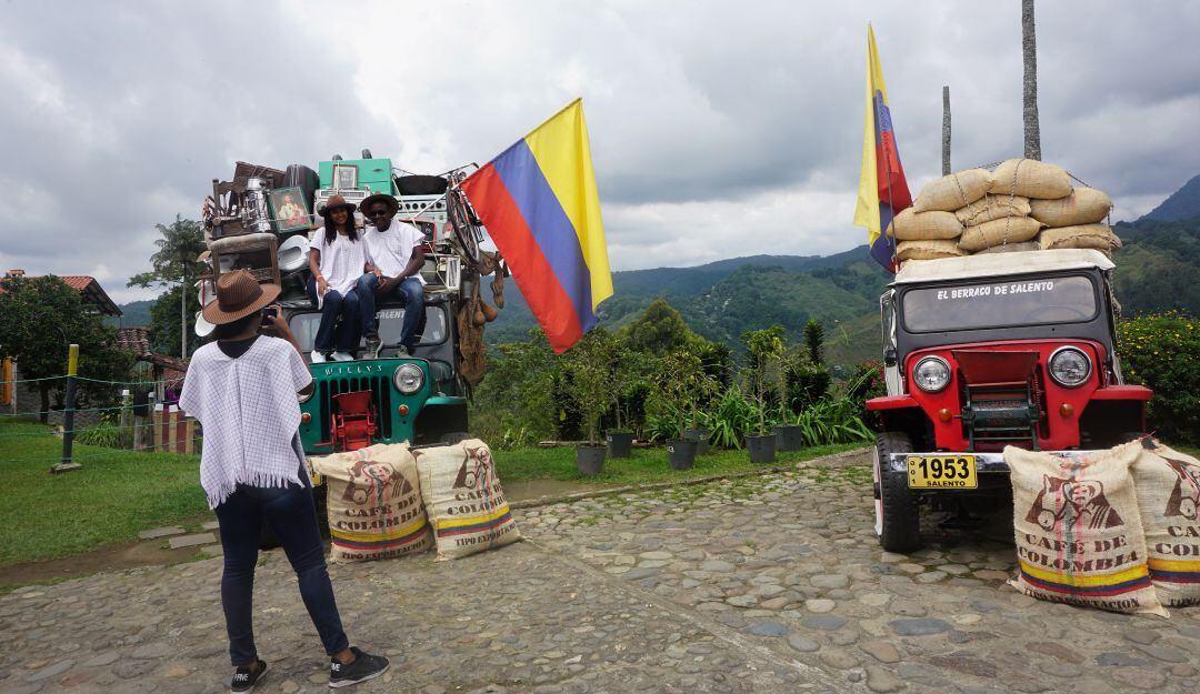 El turismo une las poblaciones locales que conoce su territorio, su riqueza y su cultura.