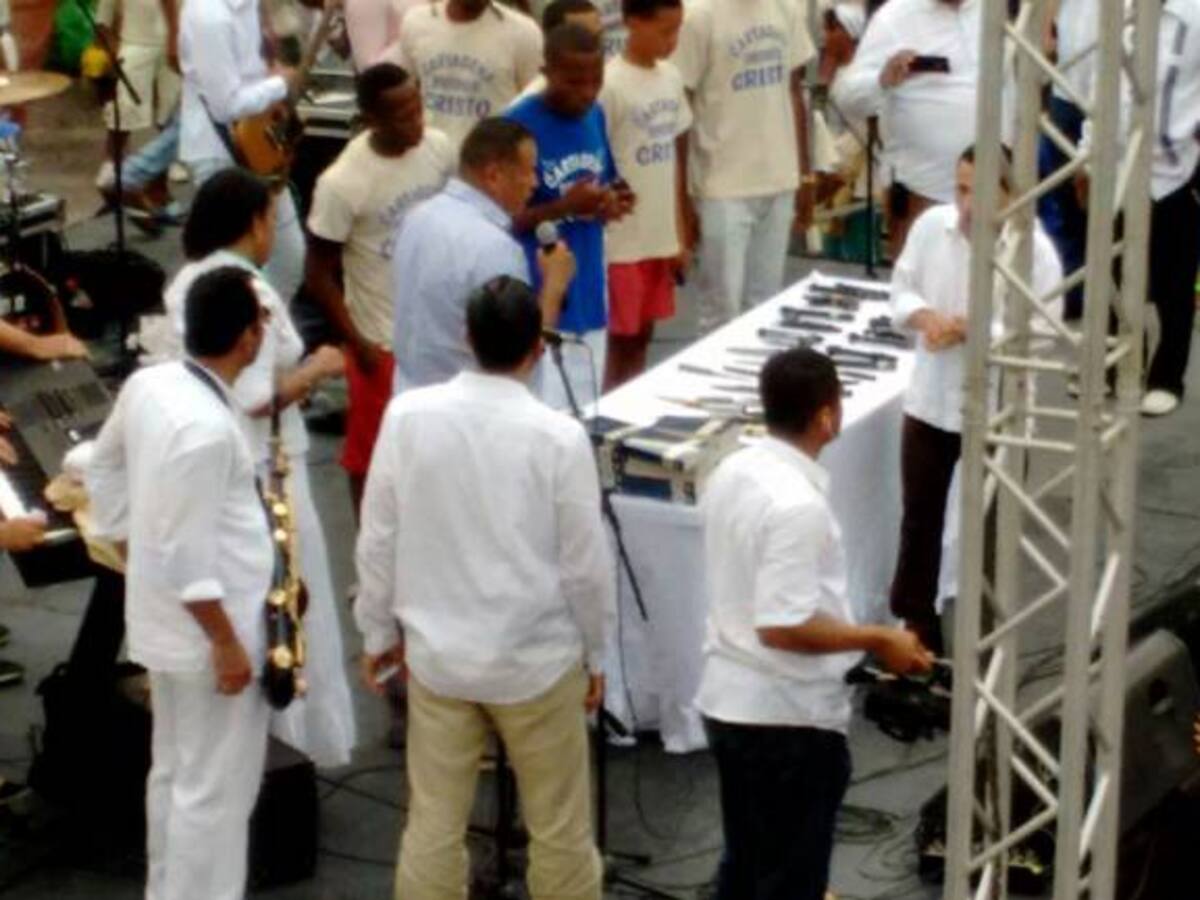 Nuevamente Jóvenes en riesgo de Cartagena cambiaron armas por biblias