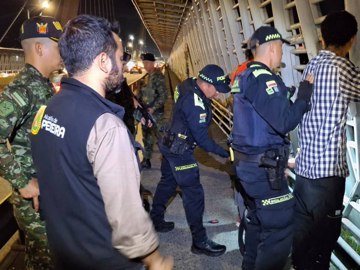 Estarían cobrando extorsiones por permitir paso de peatones por el viaducto de Pereira