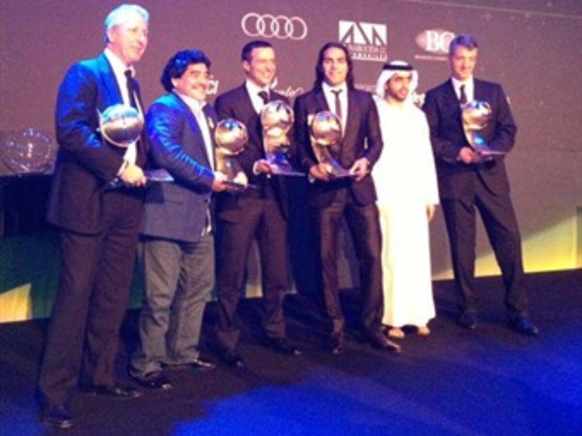 Falcao recibió el premio al mejor del año en Dubai