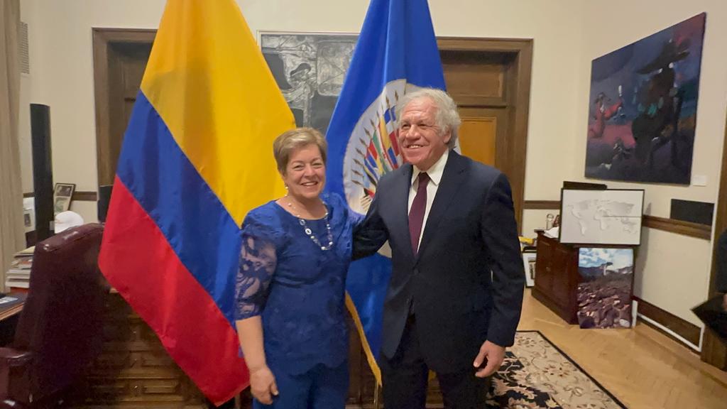 Luis Almagro,secretario general de la OEA, Gloria Ramírez, ministra de trabajo. Cortesía MinTrabajo