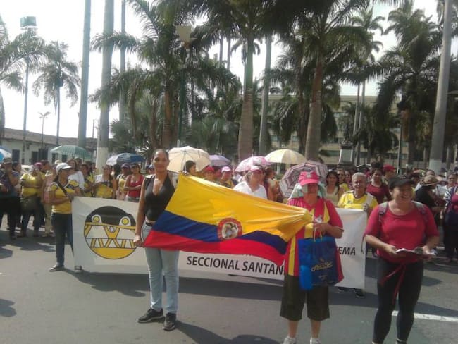 Madres comunitarias de Santander protestan