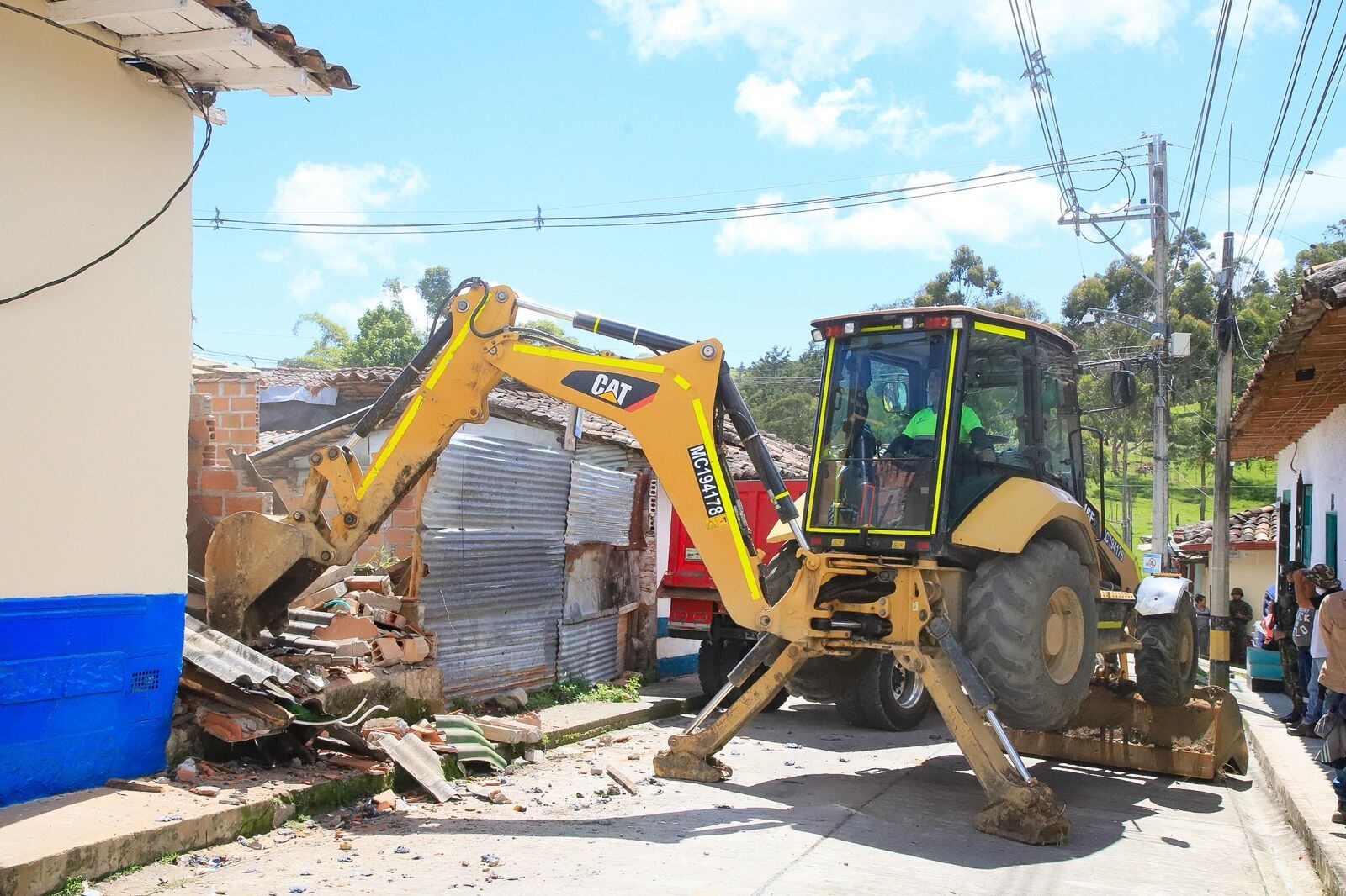 Demuelen tres inmuebles en Abejorral. Foto: Gobernación de Antioquia.