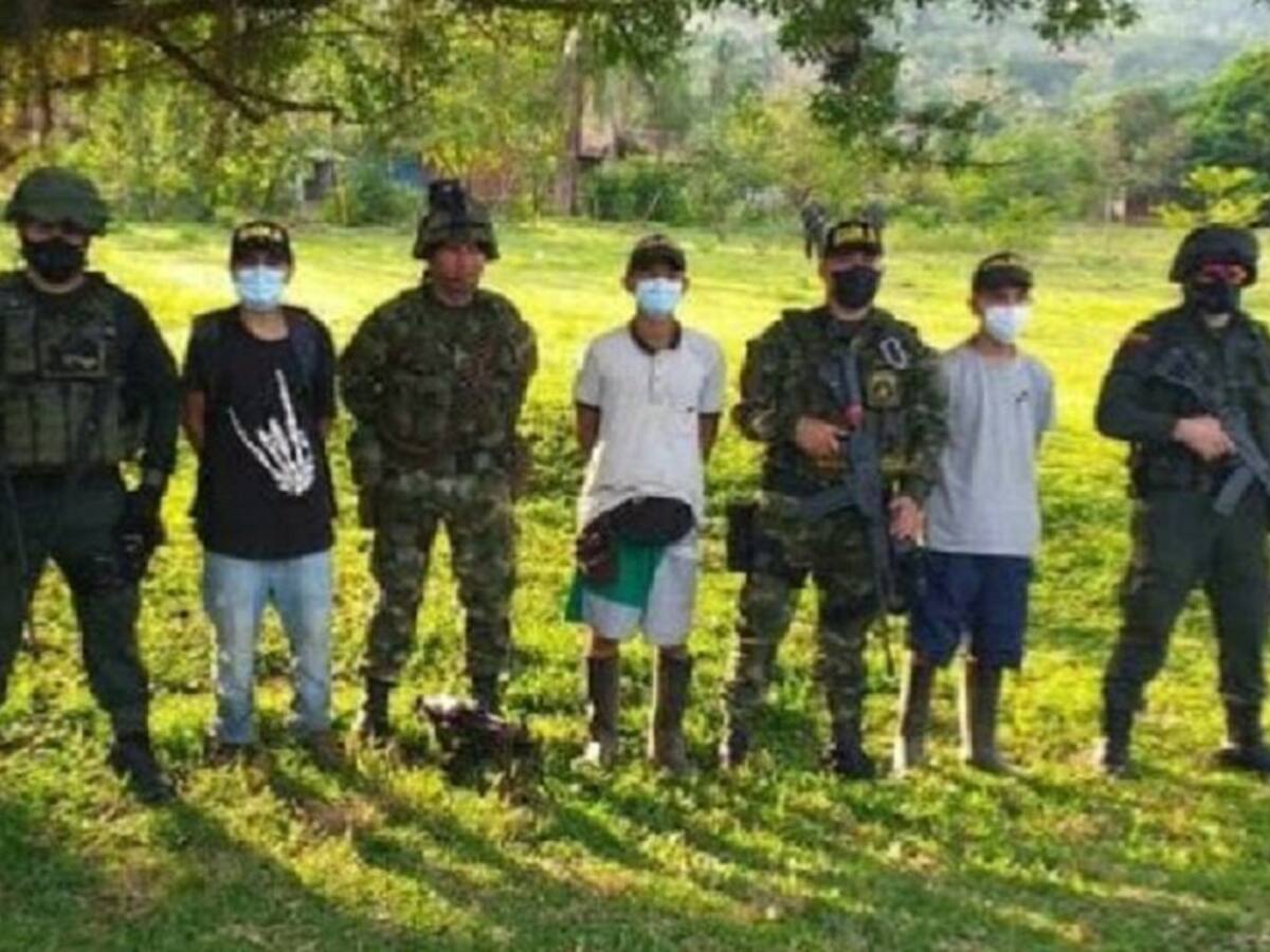Liberados tres jóvenes reclutados por Los Caparros en el bajo Cauca