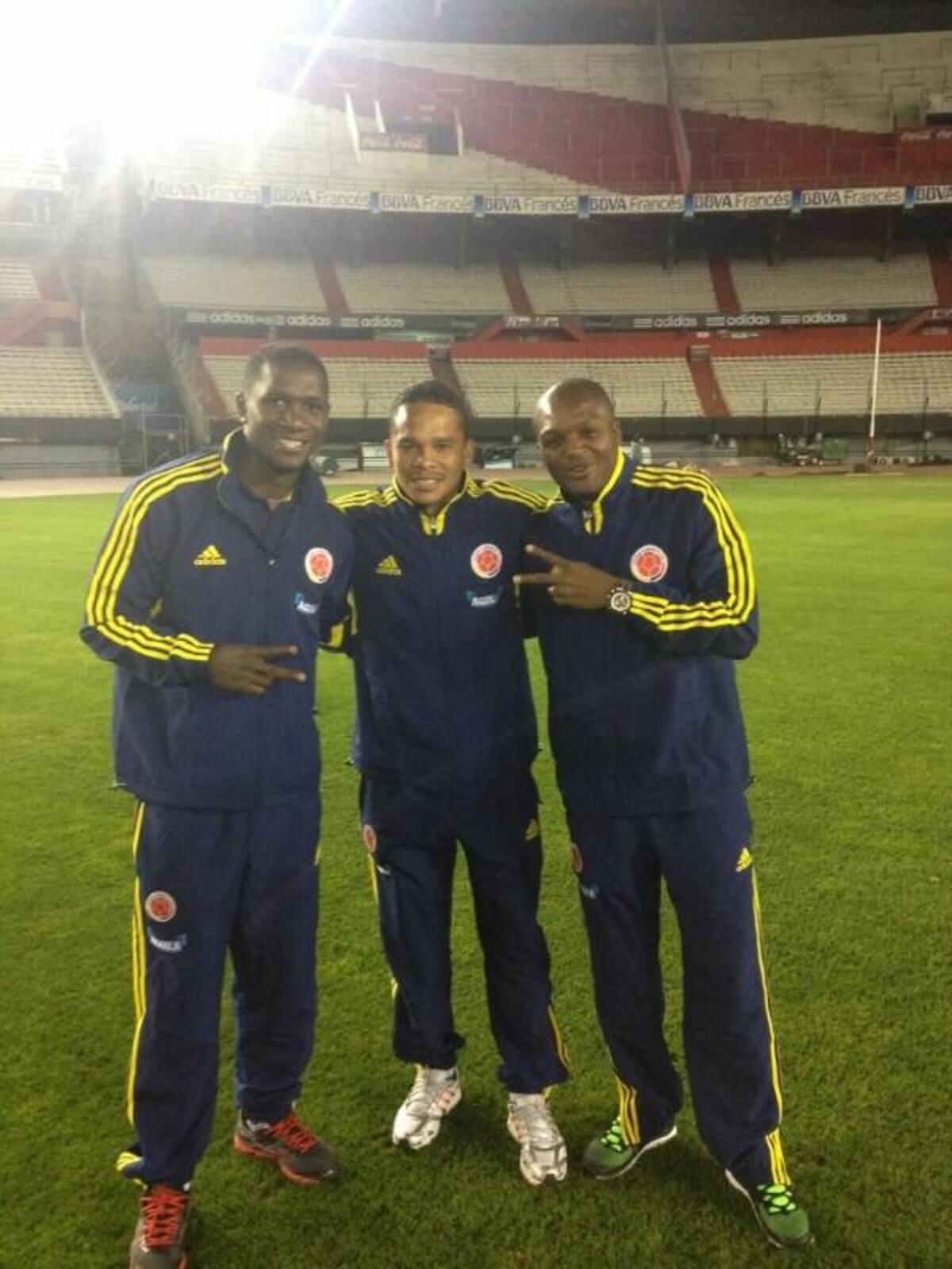 Cada rincón del Monumental fue recorrido por Carlos Bacca, @carlos7bacca acompañado de Crstían Zapata y Aquivaldo Mosquera.