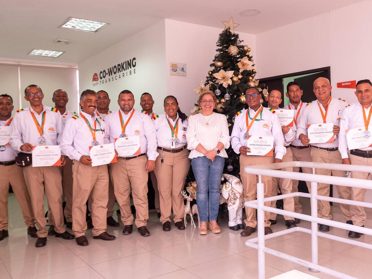 Quince operadores de tres empresas concesionarias fueron exaltados por TransCaribe