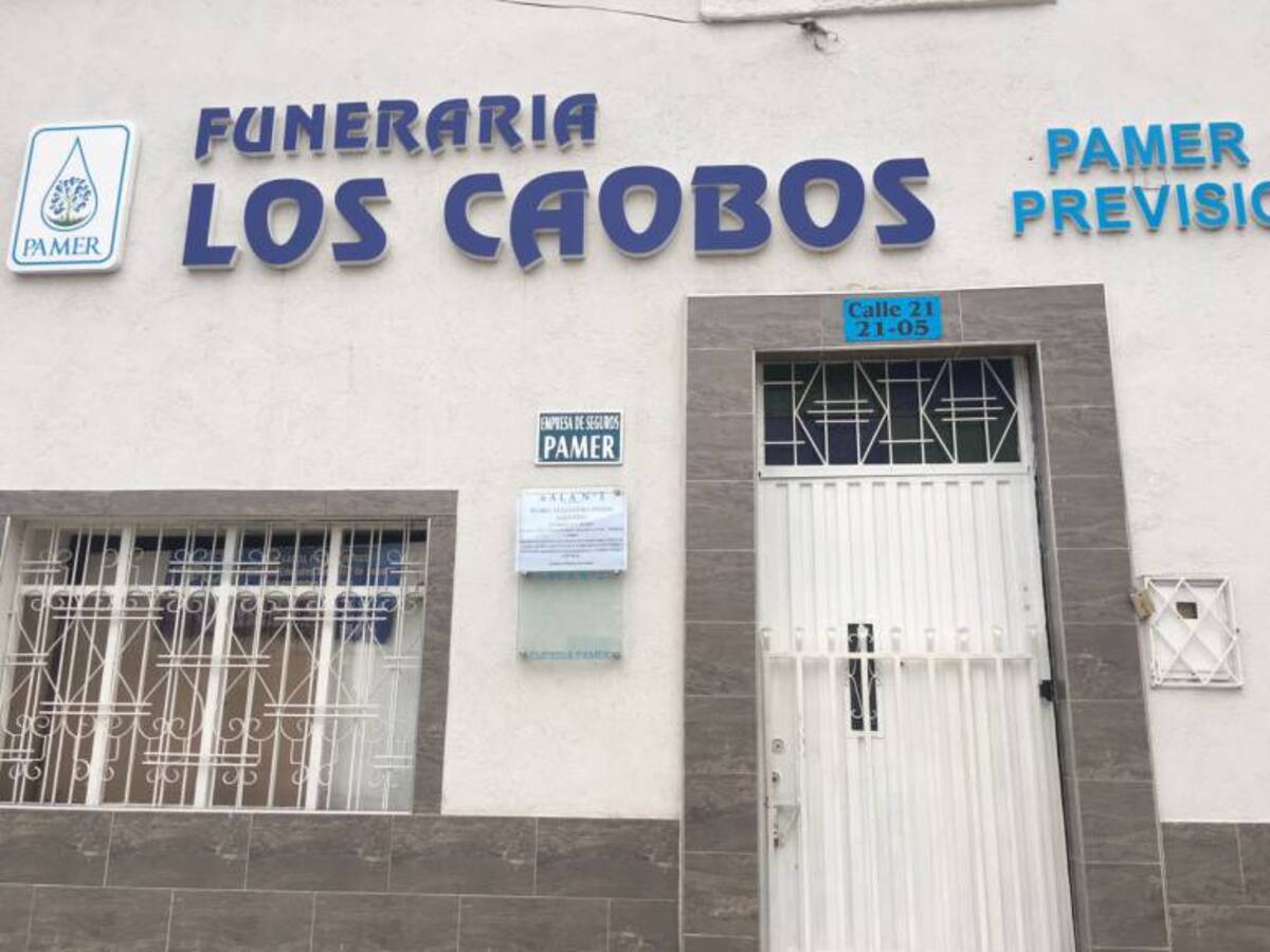 Insólito: Presunto asesino de su esposa va al velorio y luego se entrega