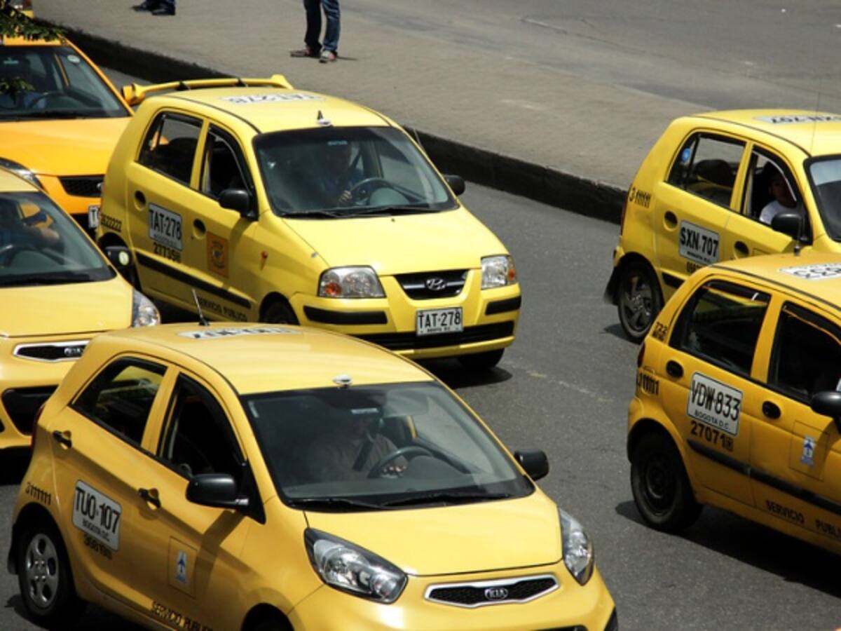 En tres años más de 24.000 taxistas han sido multados en Bogotá
