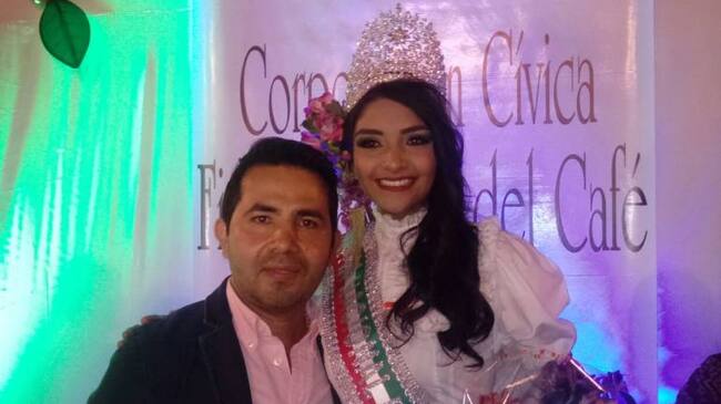 La nueva reina nacional del café celebró en compañía de familiares y amigos
